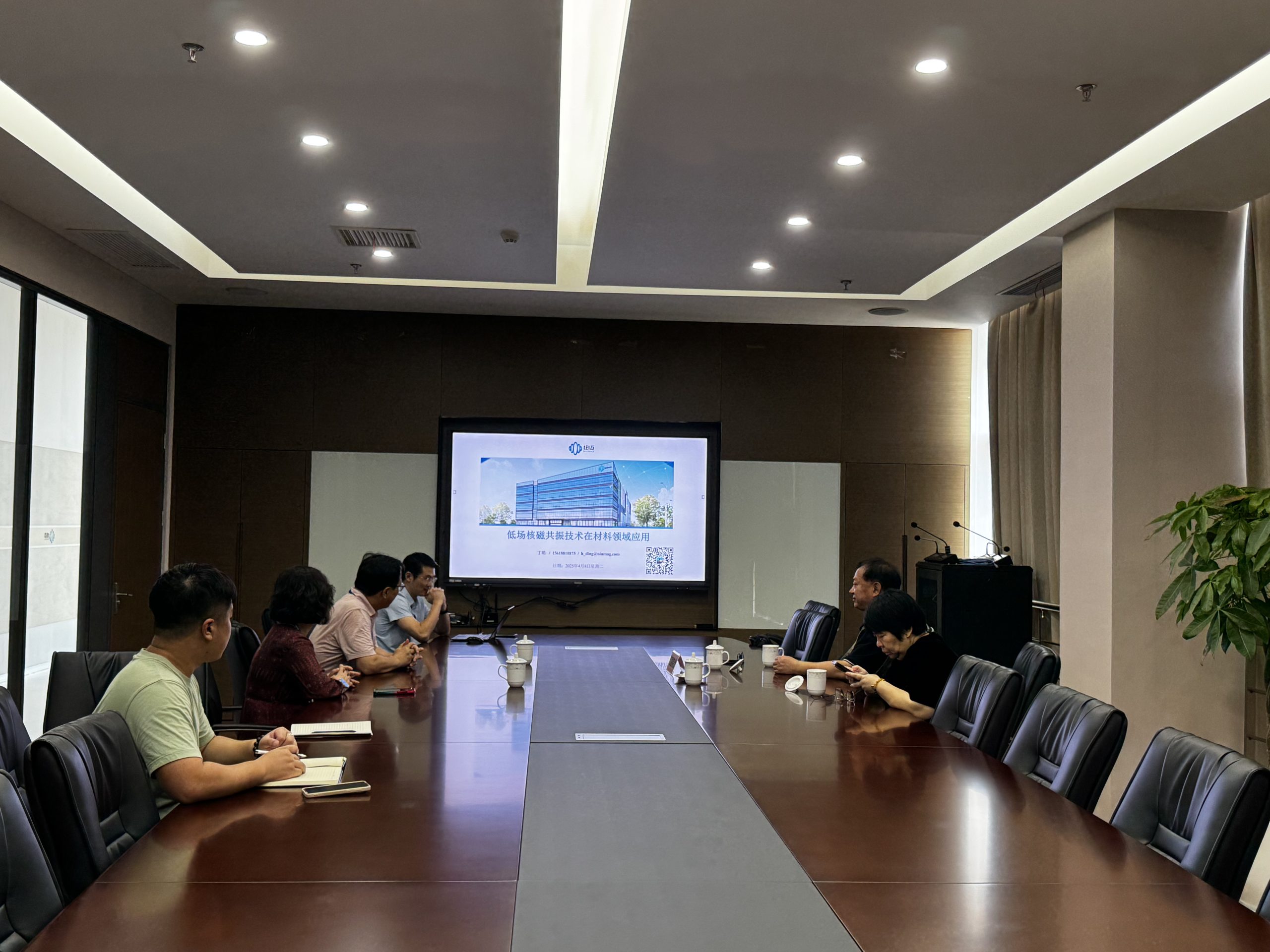 中国科学院江雷院士莅临时搏官方网页版-时搏（中国）
考察指导！